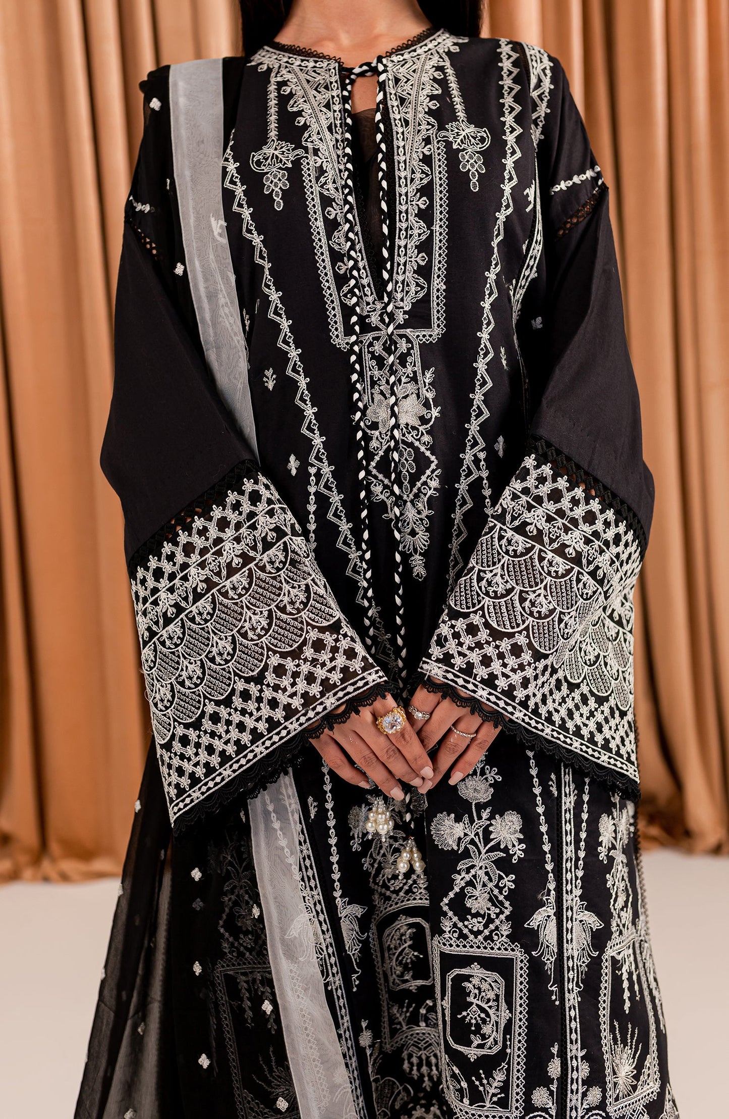 Black & White - Jesmyn (MLFD-153)