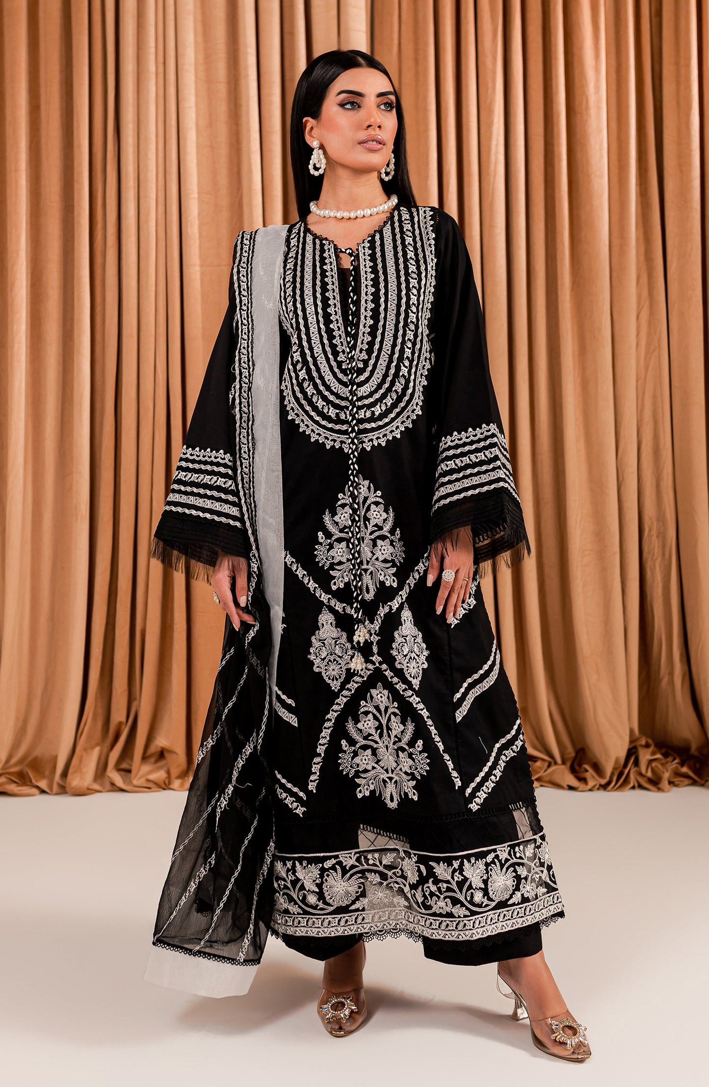 Black & White - Giti (MLFD-154)