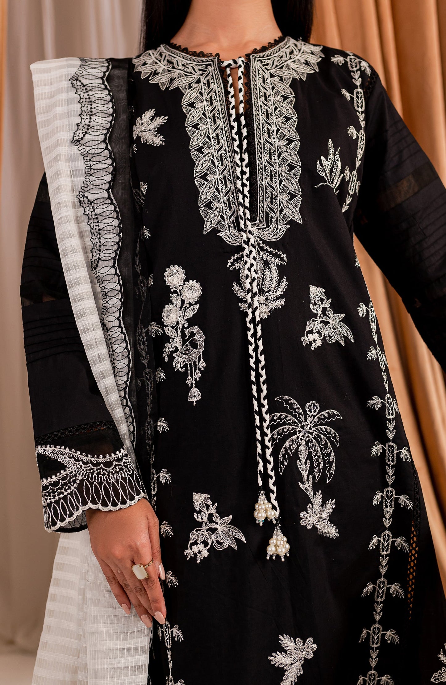 Black & White - Diba (MLFD-159)