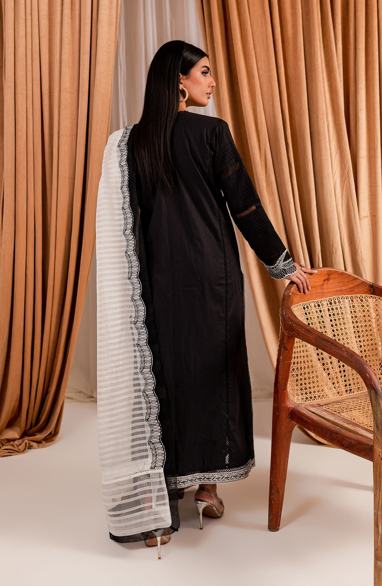 Black & White - Diba (MLFD-159)