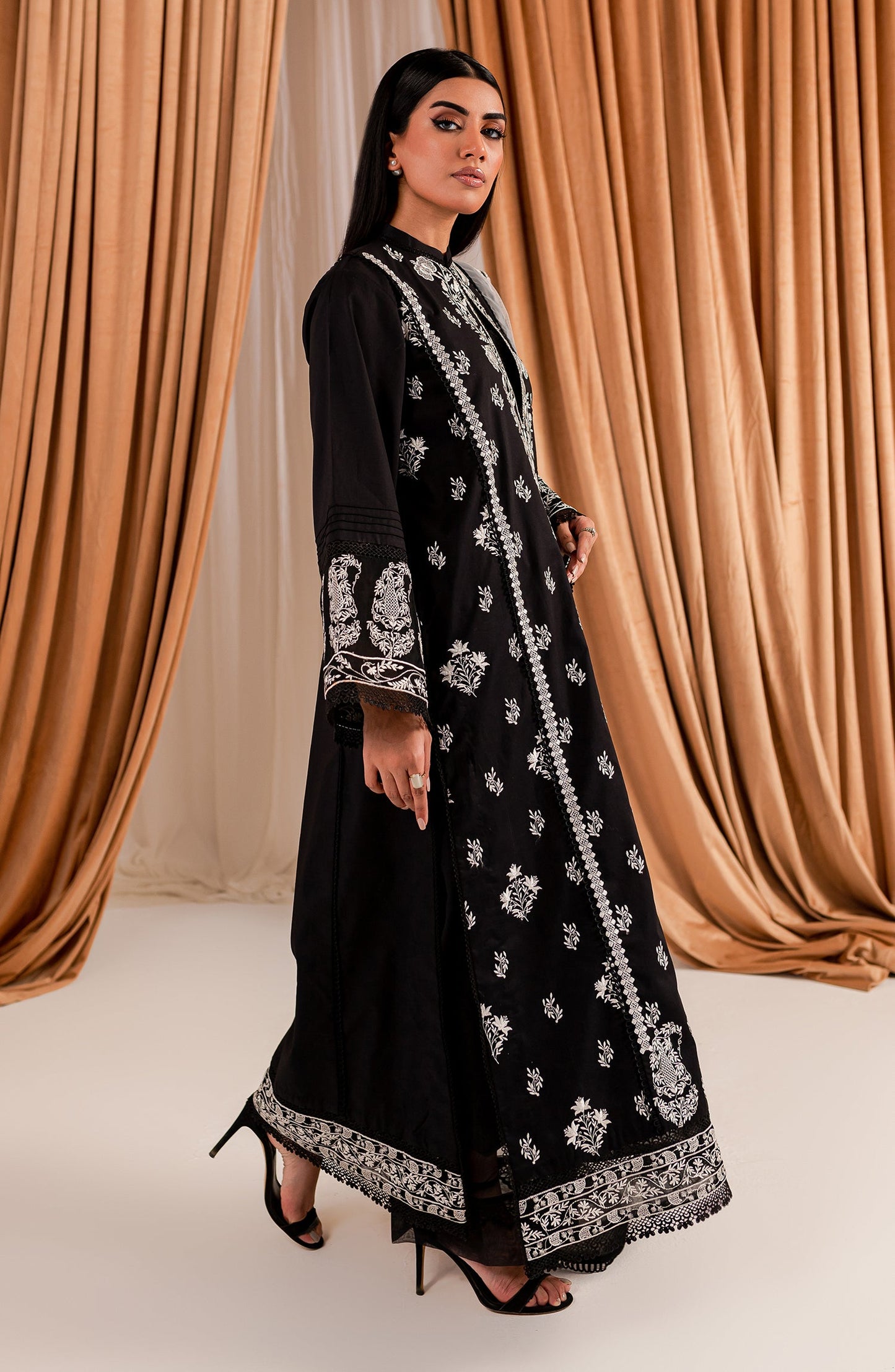 Black & White - Aytan (MLFD-155)