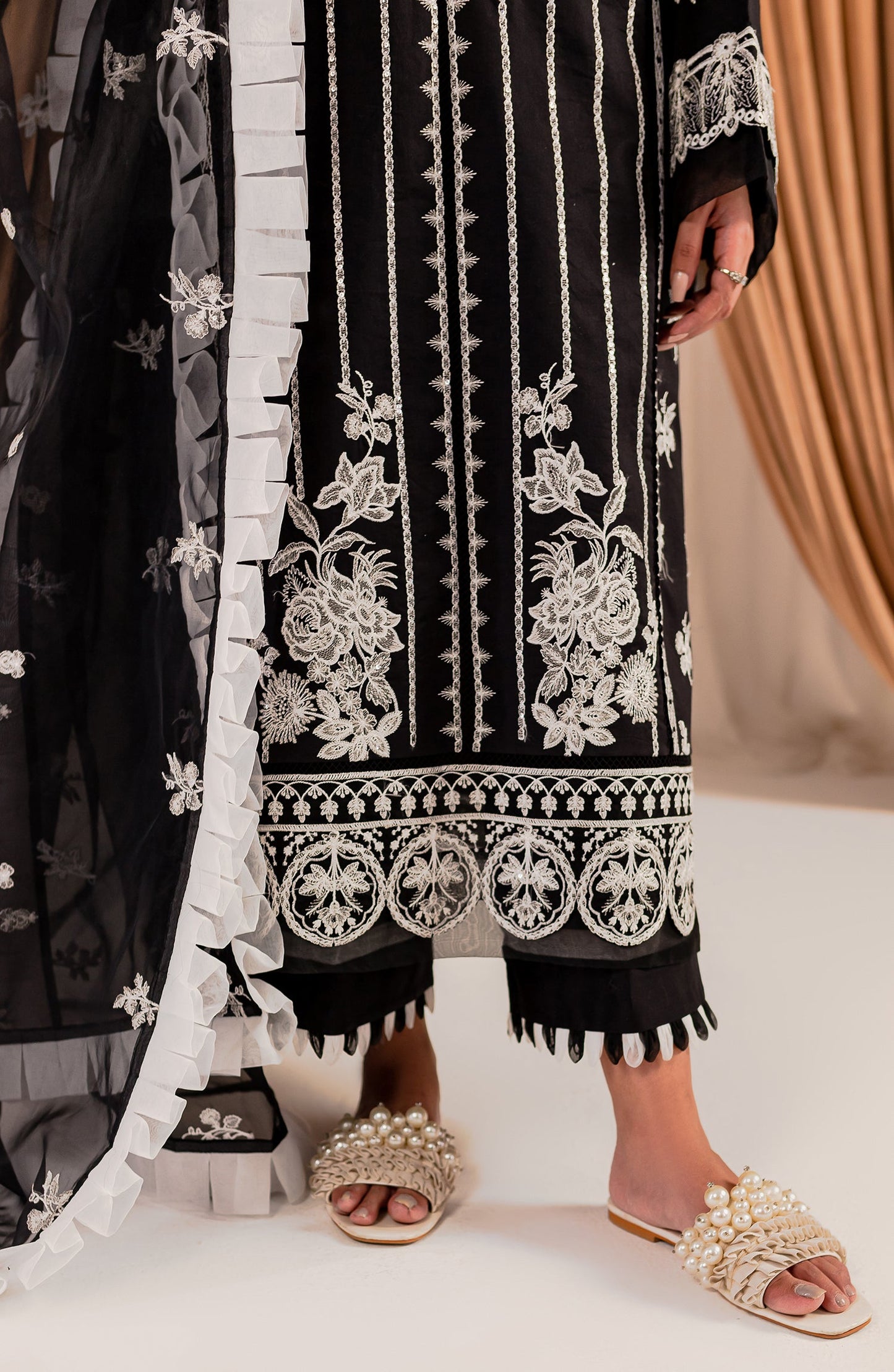 Black & White - Armani (MLFD-157)