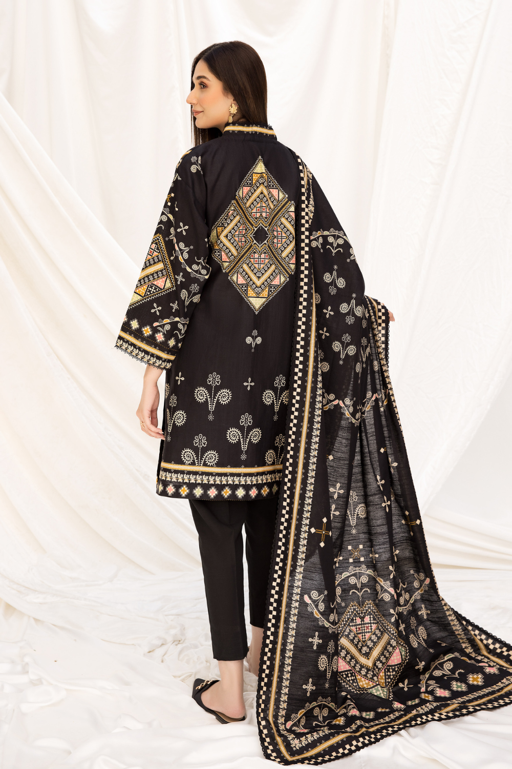 2 PC Unstitched | Khaddar Printed Shirt +  Dupatta